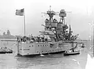 アメリカ合衆国海軍の戦艦「ニューヨーク」、後方にホスト国イギリスのネルソン級戦艦やQ.E.級戦艦が映る。