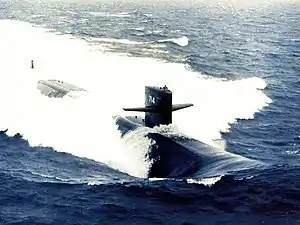 水上航走中のロサンゼルス級ノーフォーク(SSN-714 Norfolk)