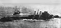 1924年11月25日、実射標的として用いられた後、沈没していく「ワシントン」
