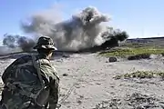 第3段階サン・クレメンテ島で爆破訓練として爆薬を爆発させる志願者。