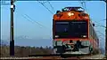 橙塗装のUT-440形電車