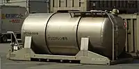 UT18A-5019。日本石油輸送(住友化学)所有。大阪/元、梅田貨物駅にて、2003年4月7日撮影。