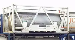 UT8C-8001 ブルーエキスプレス所有。大阪府／大阪貨物ターミナル駅にて、2005年5月15日撮影。