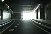 外回りオフランプは国道302号鳴海方面と国道153号日進・豊田方面への分岐点がある