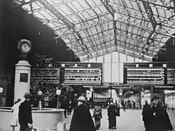 上野駅構内（1933年頃、撮影：石川光陽）