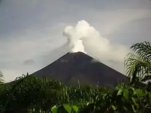 ウラウン山(ラバウル富士)