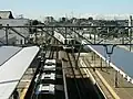 駅構内より野田市方面を望む-場内を延長し対向列車に待たされず列車交換するダイヤとなっている。複線のように見えるが公式には単線である(2010年10月11日)