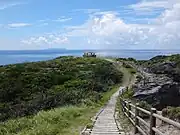 女瀬の崎展望台から渡名喜島を望む
