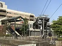 運河パーク駅舎と横浜ワールドポーターズ（開業前日に撮影）