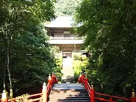 雲巌寺の山門。松尾芭蕉が立ち寄った寺院の一つでもある。