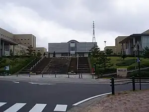 現在の長崎県立大学シーボルト校(中央奥に見えるのは附属図書館)