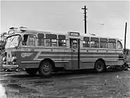 日産UR591(1958年式) 1341965年3月廃車初の日産リヤーエンジン車。この年式からはRX80に代わり日産ブランドの本系列が導入された。ロマンスシート仕様で定期遊覧や小貸切にも使用されたのが本型式。三方シート仕様はフロントオーバーハングが短いNUR591を採用し、大量導入された。