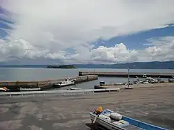 浦之前港と新島