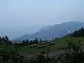 双海側の地蔵堂の近くから海が