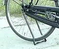 オランダの後輪車軸取付型両足スタンド（4）拡大