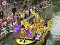 2018年6月16日、オランダのUtrecht Canal Prideで、ボートに乗っているインターセックスの活動家たち