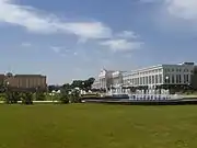 広場内にあるウズベキスタンの各省庁の建物