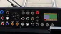 運転台の主要機器とモニター（カールスルーエ）