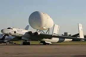 小型機外貨物ポッド搭載状態のVM-T（2005年 ジュコーフスキー飛行場での撮影）