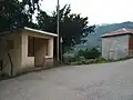 村のバス停