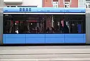 中間車体の一部は台車がないフローティング車体となっている（2012年撮影）