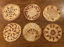 さまざまな模様が切り抜かれたルイヴァブロイズ