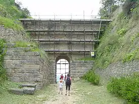 Porta Rosa と呼ばれる石積み橋(紀元前4世紀、ヴェーリア)