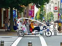 会期中、移動車両として使われたベロタクシー。名古屋市中区。