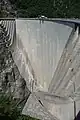 ヴェルサスカダム（スイス）高さ 220 m