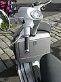 グリップ部分にシフト機構が組み込まれたベスパ・PX。