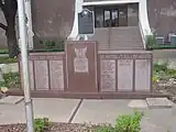 スカリー郡庁舎前の退役兵記念碑