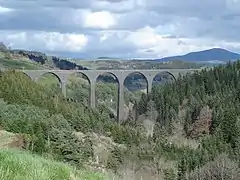 1925年に建設された高架橋。現在鉄道は走っていない