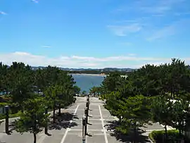 八景島駅ホームから望む海の公園(2015年7月)