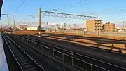 貨物用の線路が駅に隣接する(2020年2月)