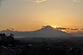 夕暮れの富士山を望む