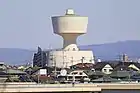 頂部付近より鳴海配水場を望む。（2019年（平成31年）3月）