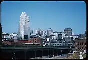 サンフランシスコ市内を走るブリッジ・ユニット("フルーツサラダ"塗装、1953年撮影)