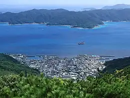 高知山展望台から見た古仁屋の中心部