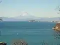 第2号墳から望む富士山と江の島。