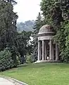 コモ(イタリア)のヴィラ・オルモ宮殿の庭園にあるグロリエッテ、通称「モノプテロス」。