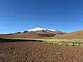 標高5653メートルのサパレリ山(英語版)。アルゼンチン・ボリビア・チリの三国国境