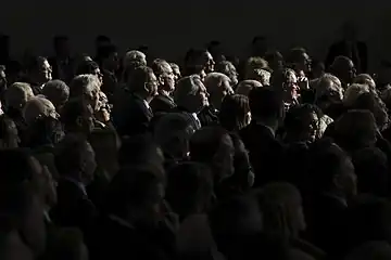演説に耳を傾けるイギリス議会下院議員