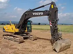 一般的な油圧ショベル(前側、ボルボ・EC290B)