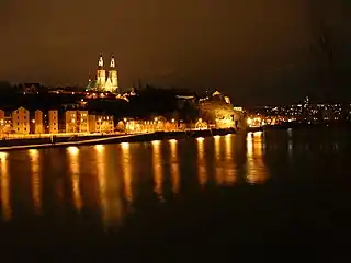 ライトアップされた夜のヴィシェフラド