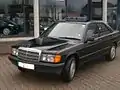 1982年：W201メルセデス・ベンツ初のDセグメント車。画像は190D