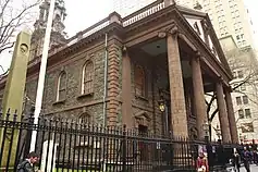 フルトン・ストリートから見た建物