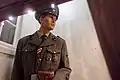 左胸に戦傷章と突撃隊スポーツ章。第二ボタンホールのリボンは二級鉄十字章。