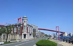 若松南海岸通りと若戸大橋