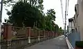 煉瓦支柱の鉄柵