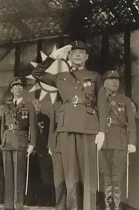 空軍将官(左奥)